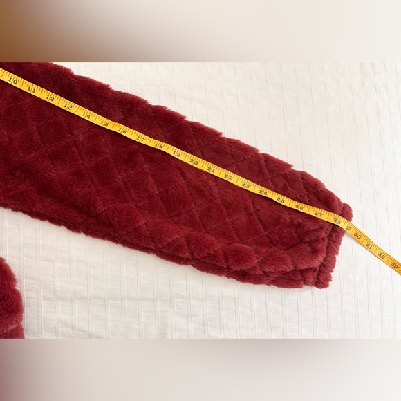 NWOT Burgundy red half zip cozy sweater Size L . - Picture 10 of 11